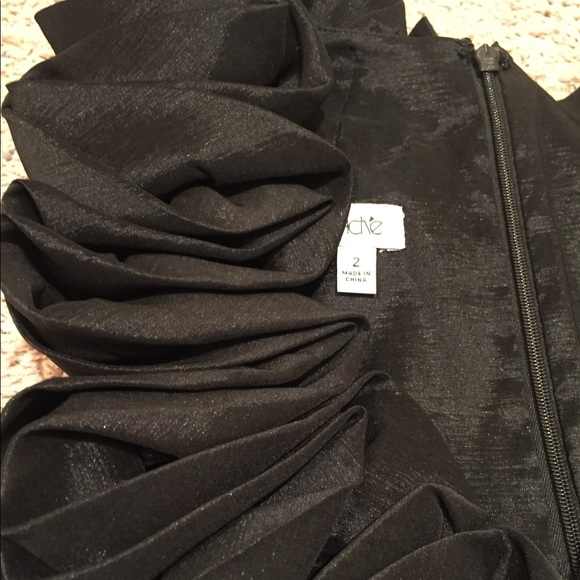 Cache ruffled V-neck bodycon Black little dress - Picture 3 of 8